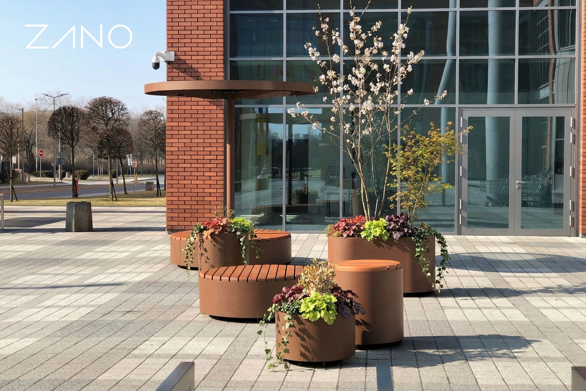 Zanon Universe-malliston moderni kaupunkipenkki ja istutusallas Universe-kokoelma – Zano-kaupunkikalusteet