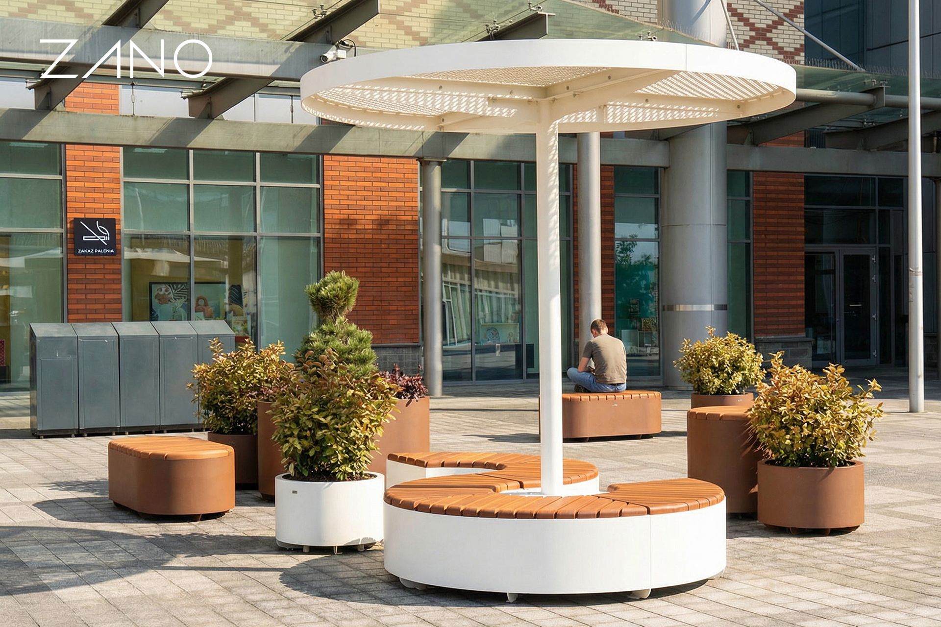 Suuri pyöreä penkki teräs- ja puukatoksen kanssa Suuri pyöreä penkki teräs- ja puukatoksen kanssa