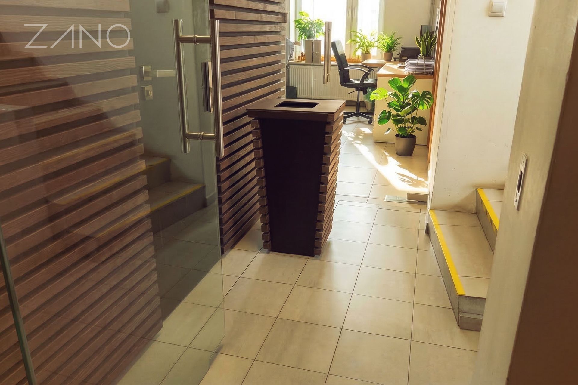 Flash-roska-astia toimistorakennuksessa FLASH-roska-astia toimistorakennuksessa