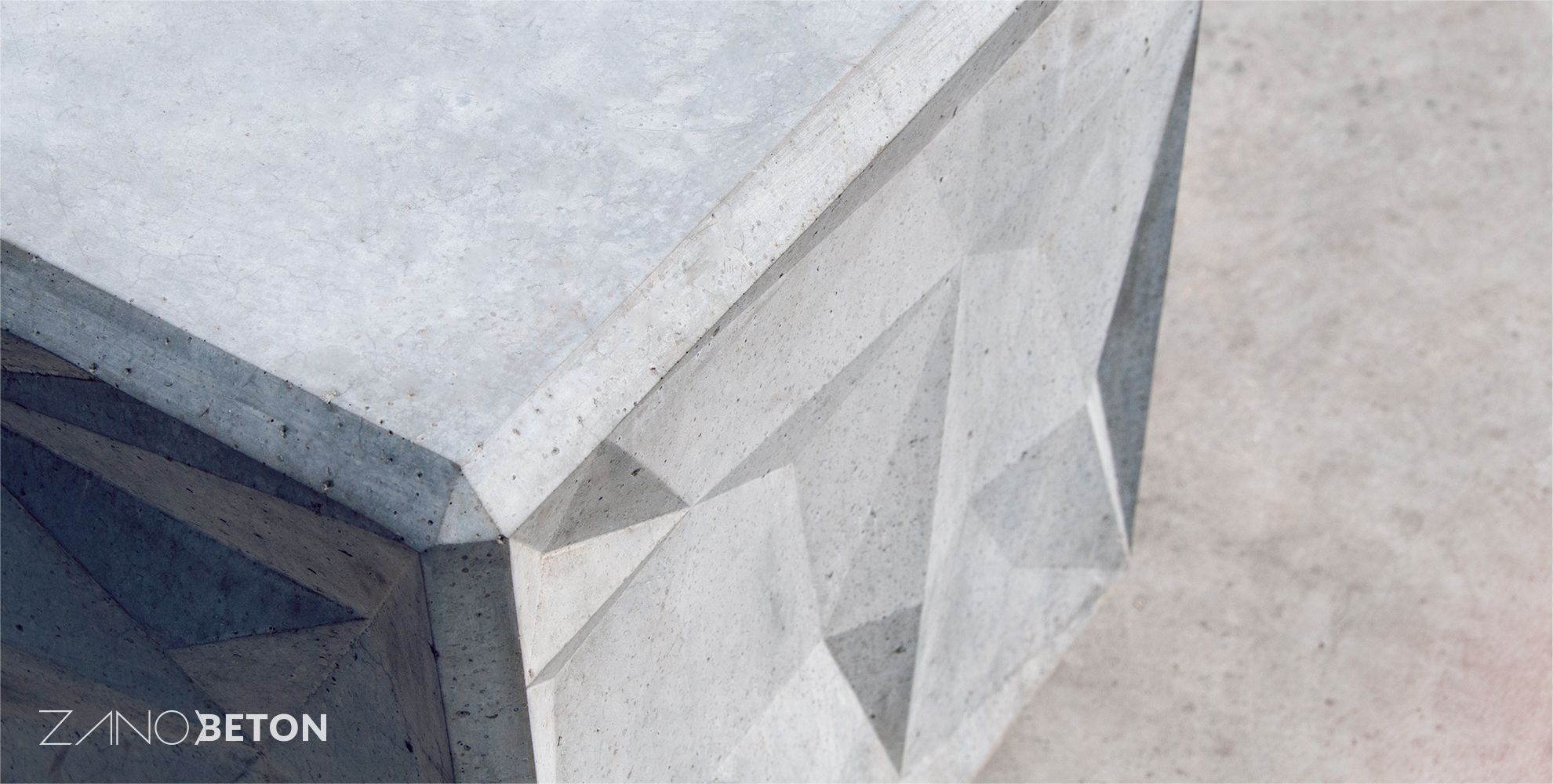 arkkitehtonisesta betonista valmistetut katukalusteet